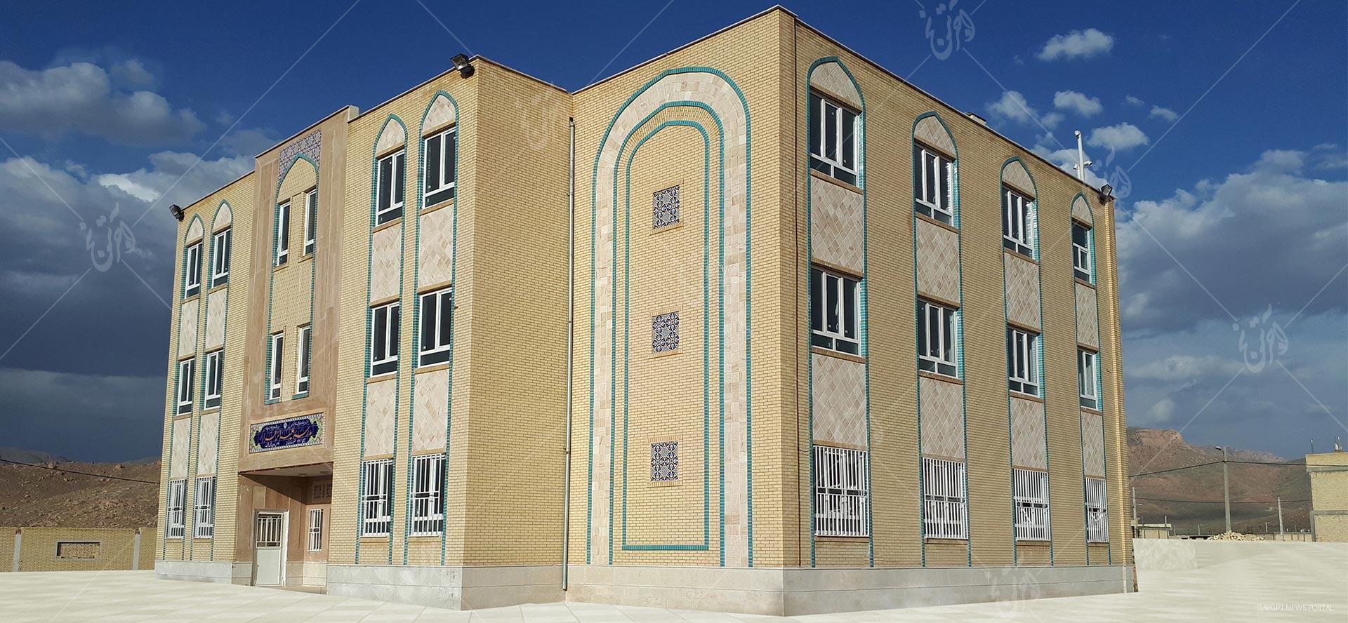 وقتی قلم، آجر می‌شود