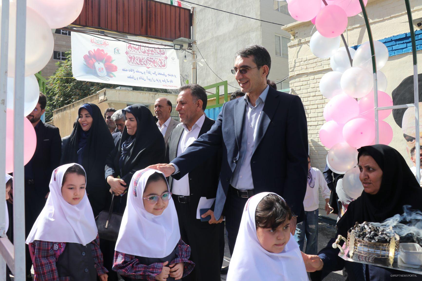۲۸ هزار کلاس اولی لرستانی ورود به مدرسه را جشن گرفتند