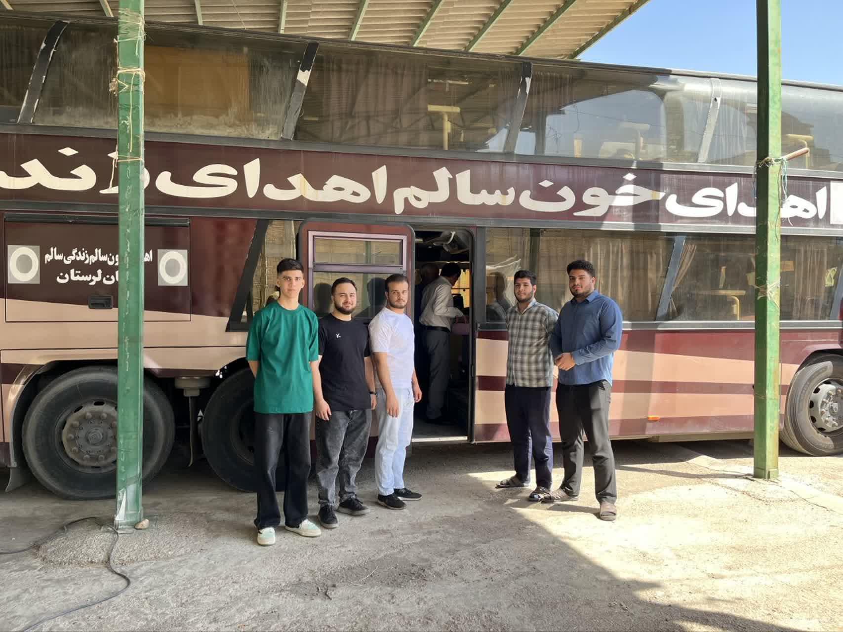 جریان خون ایثار؛ از خاکریزهای دفاع مقدس تا مصلای خرم‌آباد
