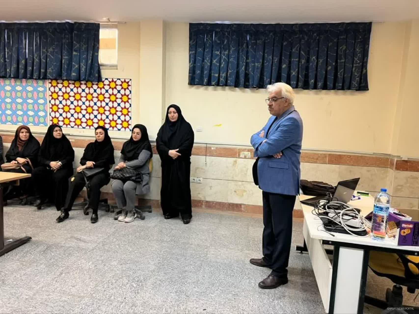 برگزاری دوره ضمن‌خدمت فیزیک ویژه دبیران خرم‌آباد با محور توانمندسازی معلمان